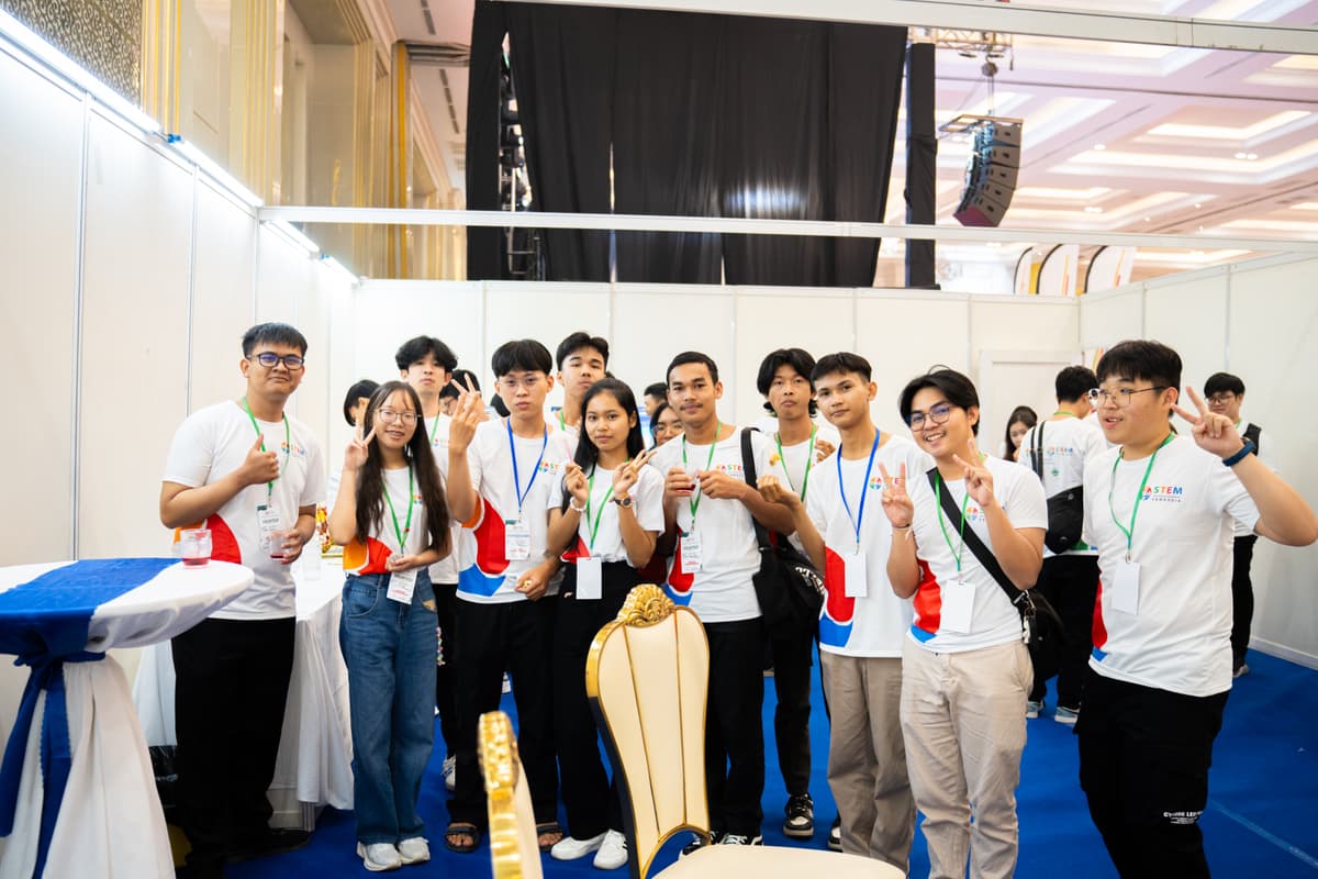 CamSTEMFAST 2025 with each other people