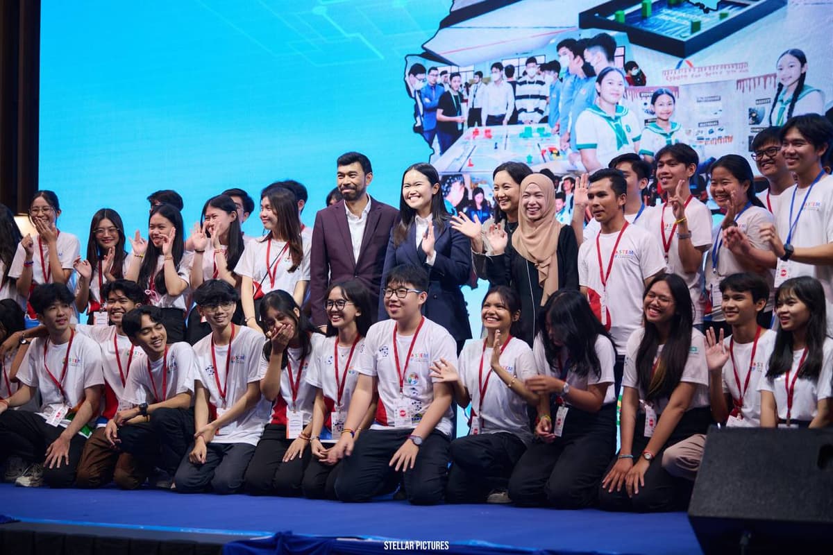 Cambodia Robotics Olympiad 2024 with each other team and CEO